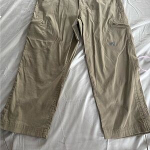 Eddie Bauer Tan Cargo crops Relaxed Fit
